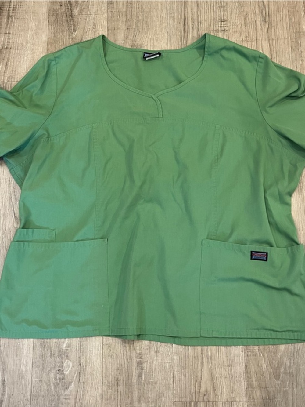 Cherokee Workwear Women's Utility Scrub Top in Green 3X with Pockets